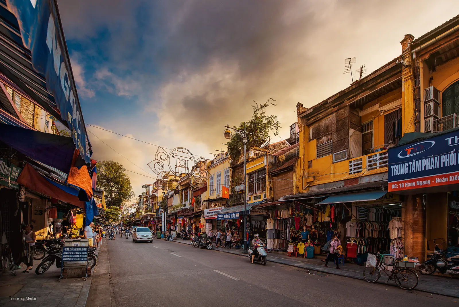 越南河内老城区（Hanoi Old Quarter），展现传统街道风貌与浓厚的越南文化气息。