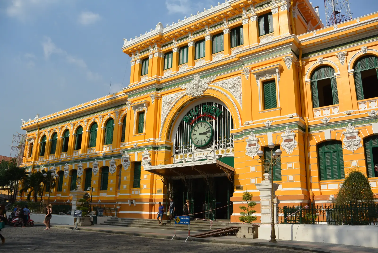 越南胡志明市中央邮局（Saigon Central Post Office），展现经典法式殖民建筑与深厚历史文化底蕴。