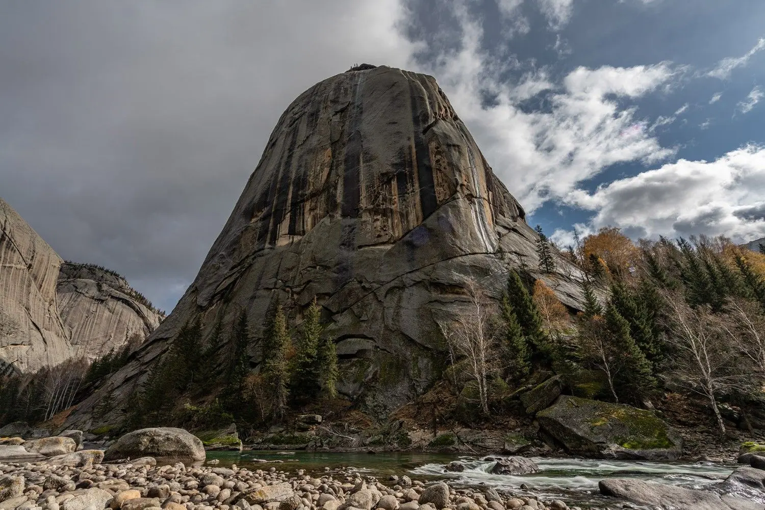 Shenzhong Mountain in Xinjiang, China, featuring dramatic granite cliffs, rugged rock formations, and breathtaking alpine scenery, making it a popular destination for hiking, photography, and nature lovers.