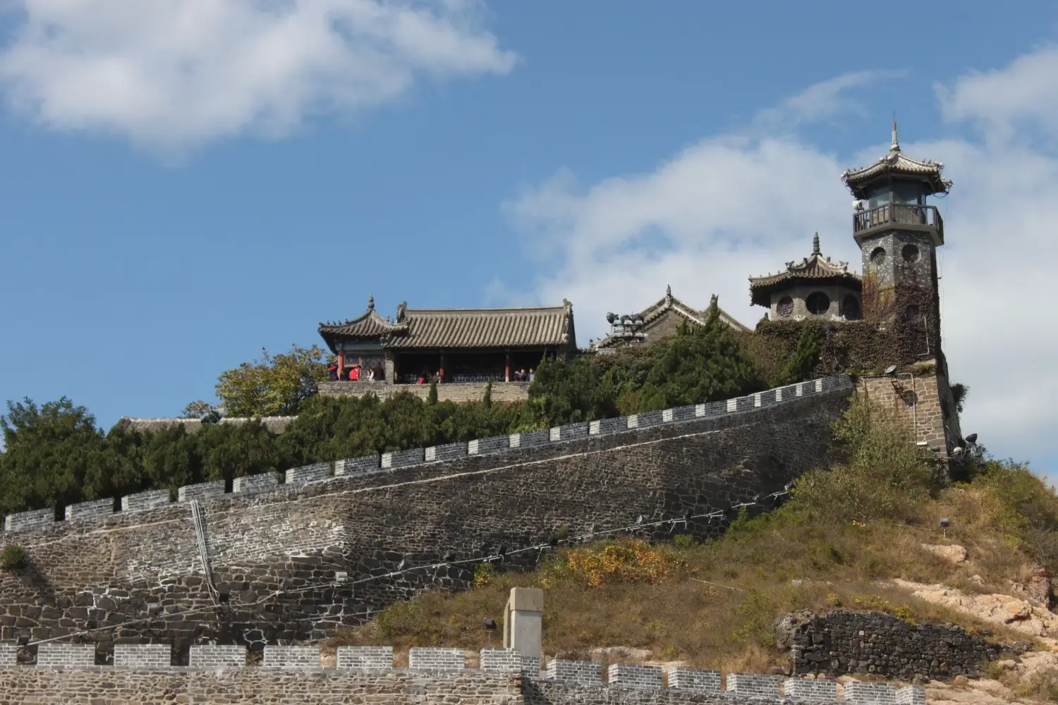 Penglai Pavilion in Yantai, Shandong, China, featuring ancient Chinese pavilions, historic city walls, and spectacular coastal views. One of China's Four Great Ancient Towers, Penglai Pavilion is renowned for its rich Taoist heritage and the legendary "Eight Immortals Crossing the Sea."