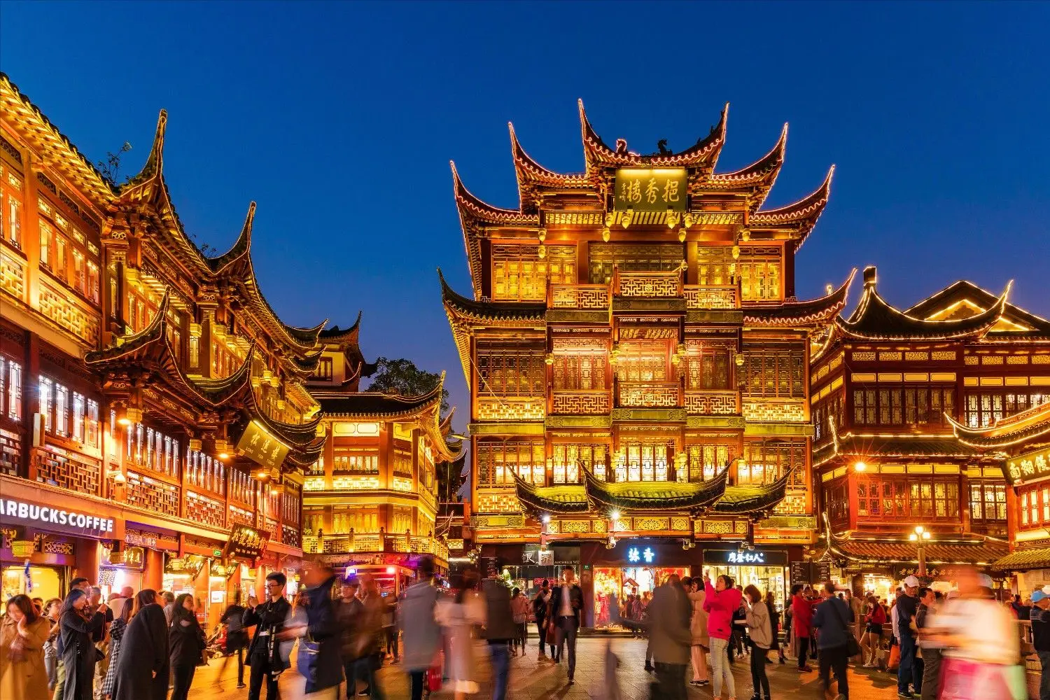 Shanghai City God Temple (Chenghuang Temple) and Yu Garden Bazaar in Shanghai, China, featuring beautifully illuminated traditional Chinese architecture, bustling streets, and vibrant night markets. One of Shanghai's most iconic cultural landmarks, renowned for its historic charm, local cuisine, shopping, and classic Jiangnan architecture.