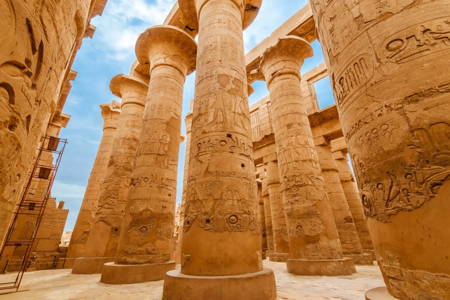 Karnak Temple in Luxor, Egypt, featuring the magnificent Great Hypostyle Hall with towering ancient columns covered in intricate hieroglyphics. One of Egypt’s largest and most impressive ancient temple complexes.