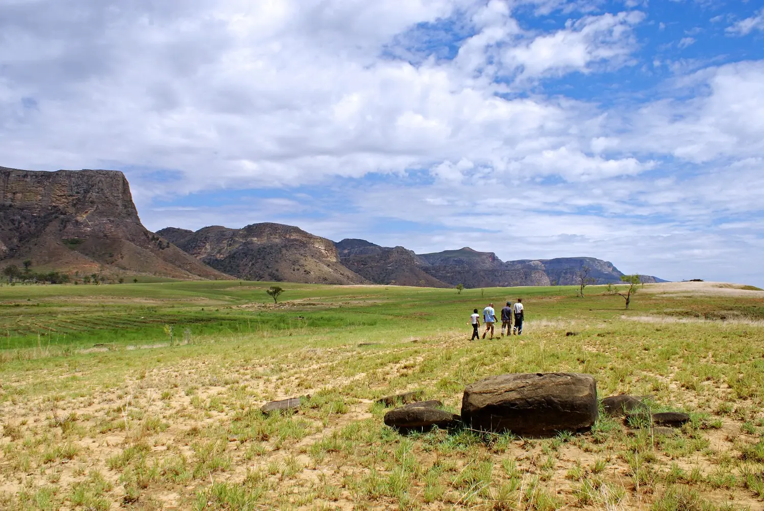 Scenic highland landscape near Antananarivo, Madagascar, featuring vast grasslands, dramatic rocky hills, and the island’s distinctive natural scenery.